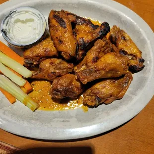 10 &quot;grilled&quot; wings. Poor celery/carrot offering.