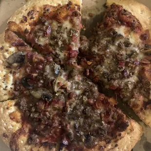 Hamburger and mushroom pizza