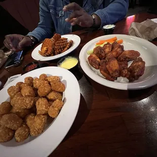 fried chicken wings, fried chicken, chicken wings and fried chicken, chicken, food, chicken wings, bbq wings, poultry, bbq chicken