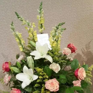 Really!!! This is not a $120+ arrangement! No thanks to Lynn!