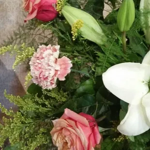 Fried wilted brown roses