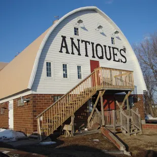 Looks promising - a large hay barn with a giant "ANTIQUES" sign.