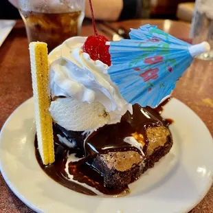 Brownie sundae