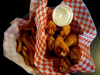 Woody's Wings n' Bar