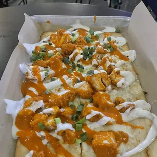 Buffalo boneless bar pizza