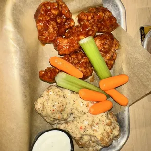 buffalo wings, carrots and celery