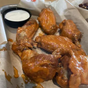 Hot wings with ranch