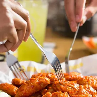 fried chicken wings, chicken wings and fried chicken, fried chicken, food, bbq wings, bbq chicken, poultry, chicken, chicken wings