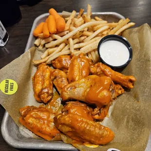 10 traditional wings, fries and carrots