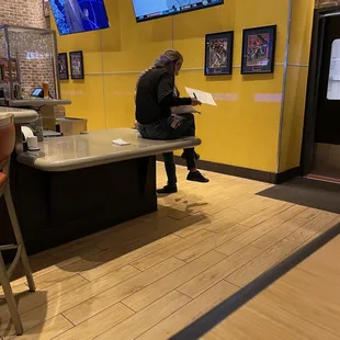 Two managers sitting on the counter while there&apos;s people who have been waiting for over ten minutes to get seated.