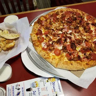Yummy! This is the all meat pizza w/some cheese bread.