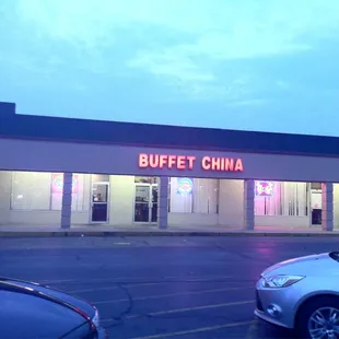 Strip mall behind 2 other restaurants