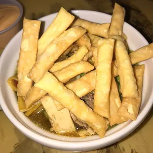 Wanton soup with fried noodles