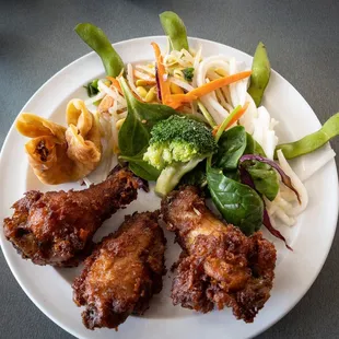 Great bean sprout salad and wings!