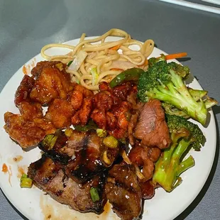 Sesame chicken, jalapeño chicken, beef &amp; broccoli, Korean beef cake, and lomein