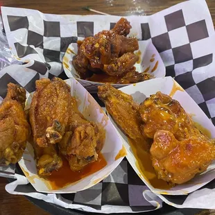 a tray of chicken wings