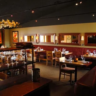 Bugatti's Ristoranté - interior