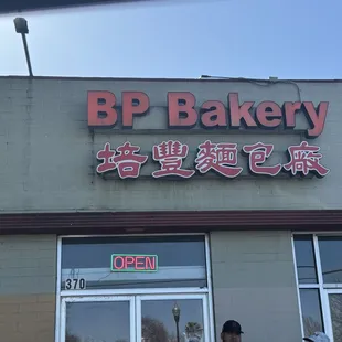 Don't do business here.  They are only interested for quick cash nothing else.  No service .  Owner does not care about her customers