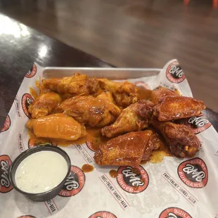 5 Buffalo (so delicious) and 5 Nashville Hot which were good, but again, not Nashville Hot