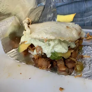 Arepa Mixta Chori Carnedesmechada Pollo Chicharrón Aguacate queso