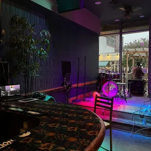 Bar (for live music) and bar