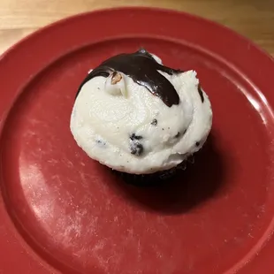 Cannoli cream cupcake -- I only tried the frosting (which was great) but my wife loved it