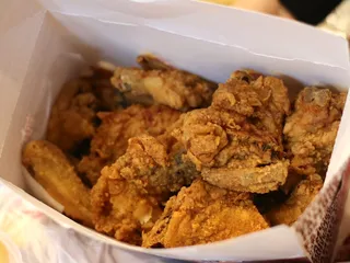 Lee's Famous Recipe Chicken