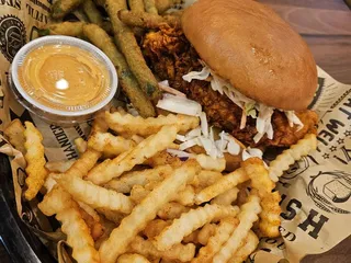Byrds Hot Chicken - Novi