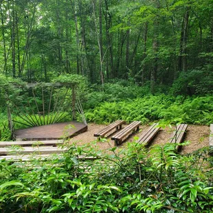 Amphitheater with 10 small benches
