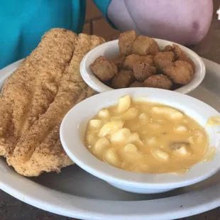food, chicken wings and fried chicken