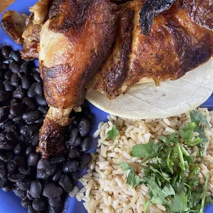 Plato de Pollo, black beans, brown rice, corn tortillas