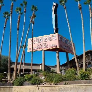 the sign for bumbleberries