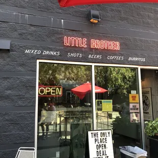 the outside of a restaurant