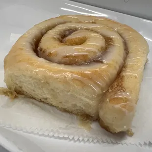 Vanilla Bean Glazed Cinnamon Bun