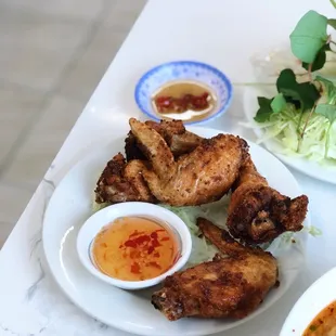 chicken wings and fried chicken, chicken wings, food, bbq wings, fried chicken, fried chicken wings, poultry, bbq chicken, chicken