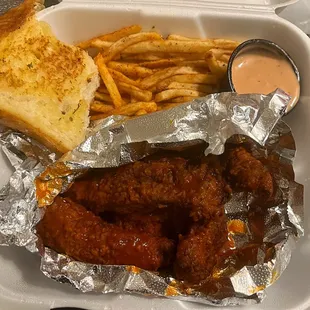 4 Pieces Fingers, Garlic Toast, Fries, Bun Sauce