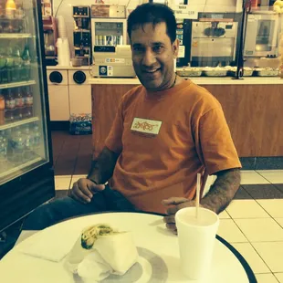 Roger(owner).He makes the best wrap you can eat in your life.They're soooo delicious and the smoothies too. Plus the customer se