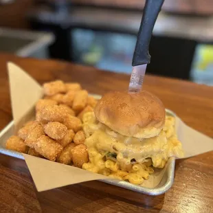 MAC N CHEESE BURGER