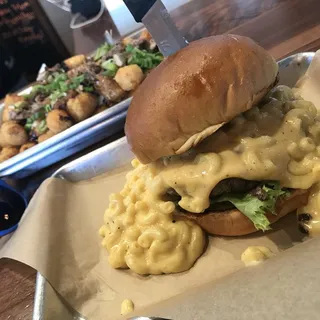 Mac N' Cheese Burger