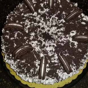 10 inch Cookies &amp; Cream birthday cake