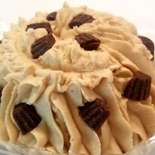 Reese&apos;s Peanut Buttercup petite bundt cake, for the peanutbutter lover.