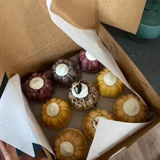 Box of 9 Bundts