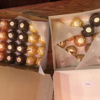 Box of 13 Bundts