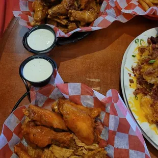 fried chicken wings, chicken, poultry, chicken wings and fried chicken, bbq wings, food, chicken wings, bbq chicken, fried chicken