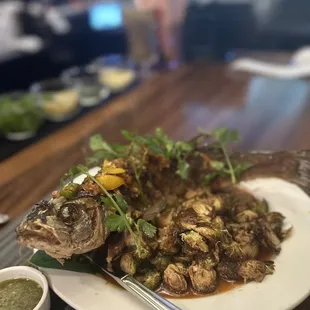 The three flavored fish is very delicious.