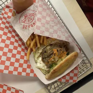 DINELA Carnitas burger & friessoda