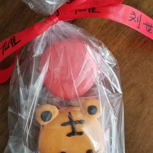 Strawberry &amp; passion fruit macron