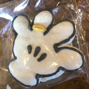 Disney glove ring macaron