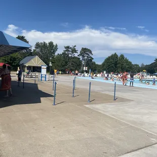 Stakes with ropes for the "line" for food.. but by 3 pm was empty.. just like the menu