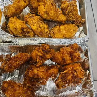 Umami Soy 6 Pieces Wings (upper); Sweet Spicy 6 Pieces Wings (bottom)--delish!